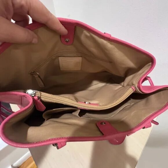 π Coach Peyton Drawstring Carryall β Pomegranate | Excellent Condition - Picture 9 of 11